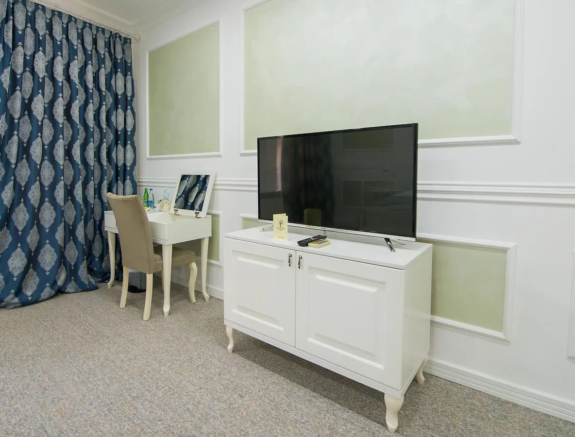 Two Seasons Boutique Hotel Baku 4*,