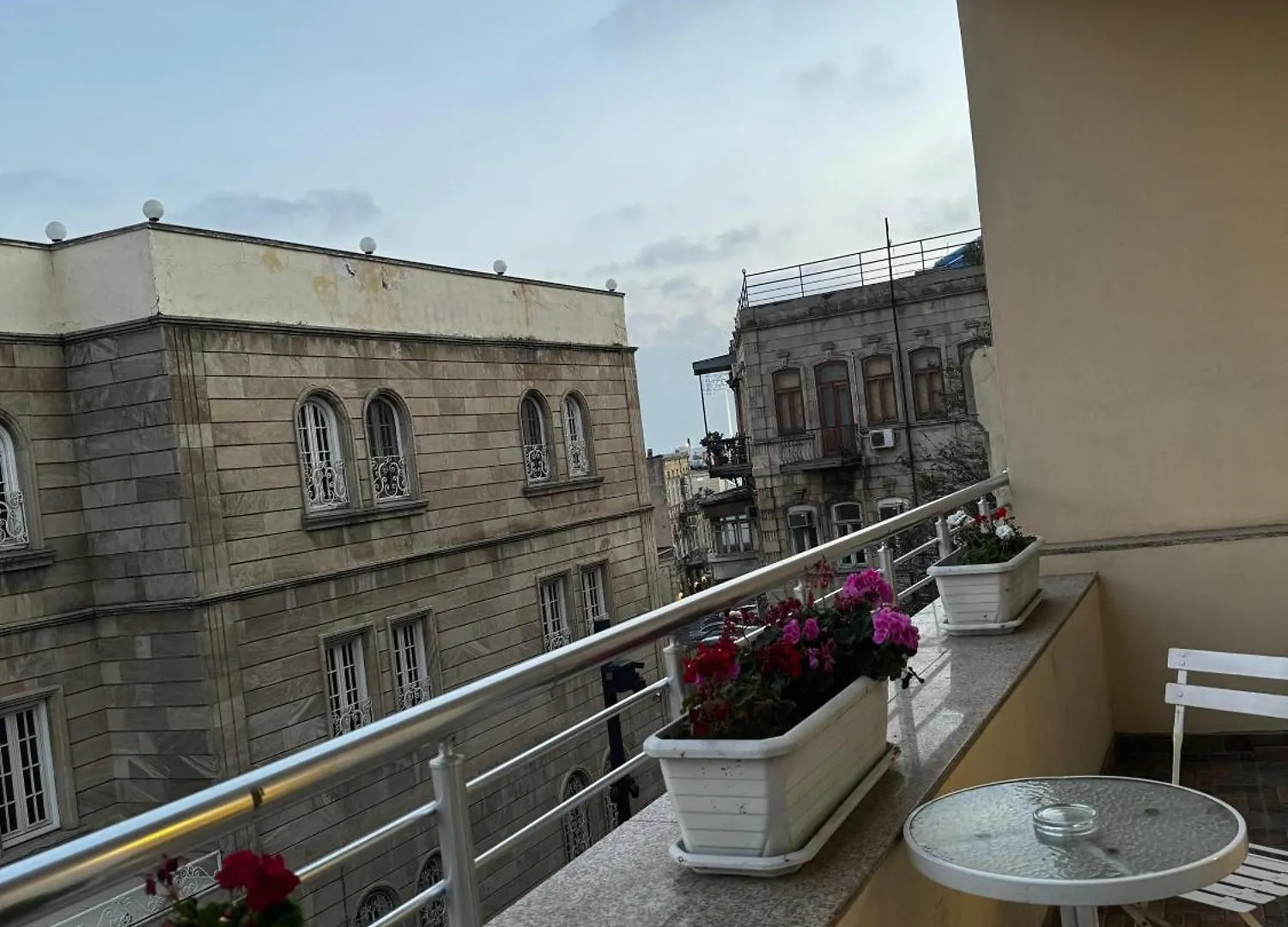 Two Seasons Boutique Hotel Баку