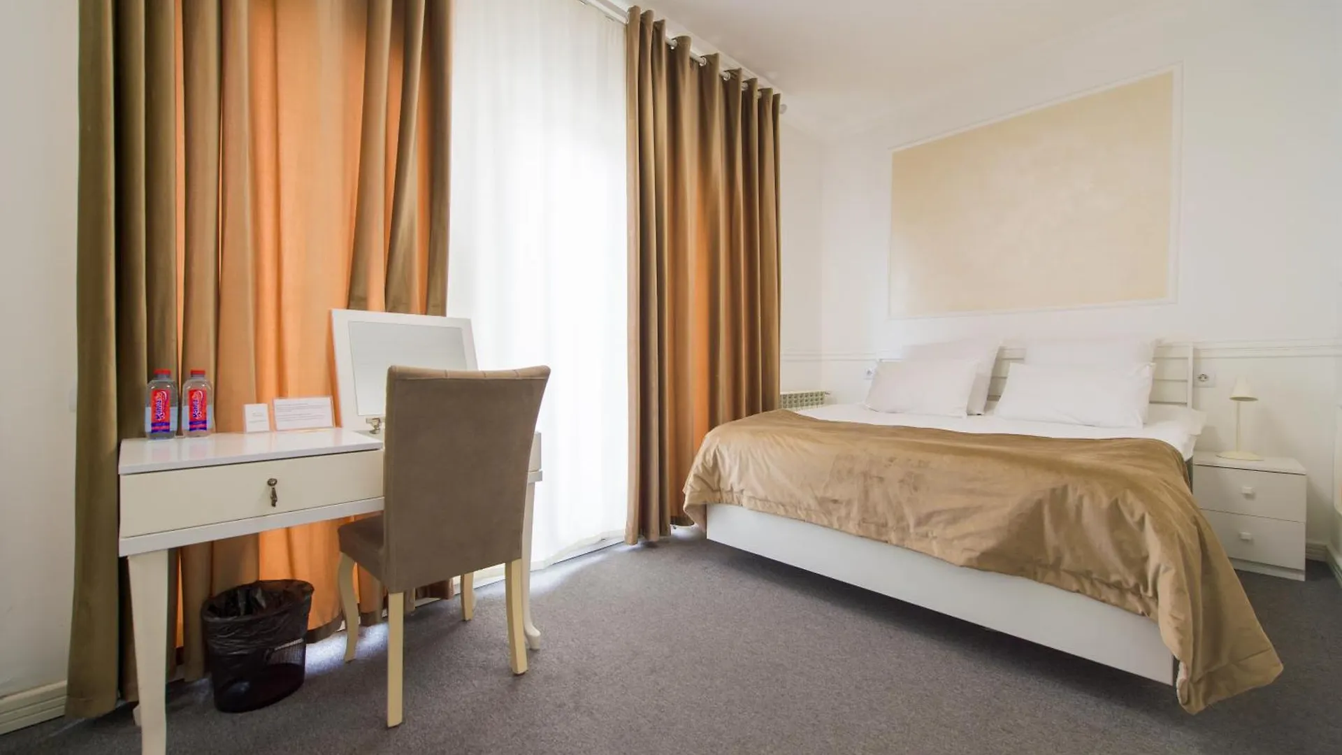 ***  Two Seasons Boutique Hotel Баку Азербайджан